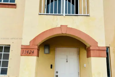 11424 NW 94th Pl #7, Hialeah Gardens: photo 1 of 29