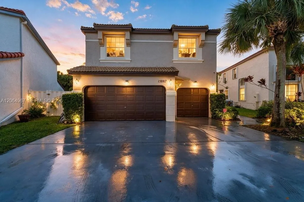 15887 NW 11th St, Pembroke Pines: photo 1 of 63