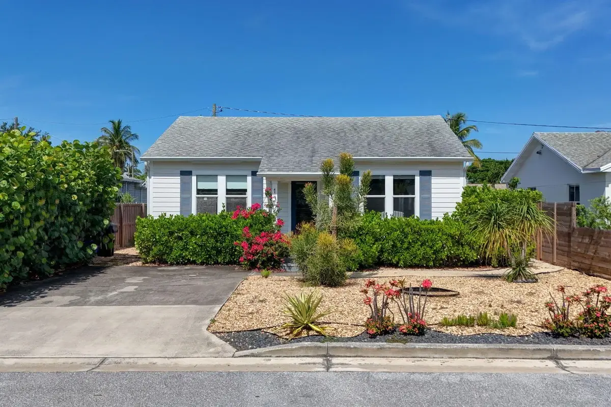 1305 N Palmway, Lake Worth Beach: photo 1 of 56
