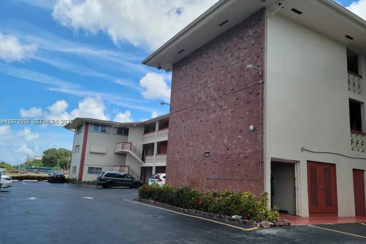 4730 NW 10th Ct #302, Plantation: photo 1 of 32