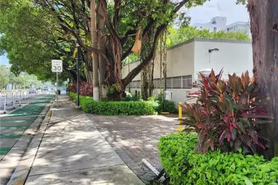 1688 West Ave #506, Miami Beach: photo 1 of 12