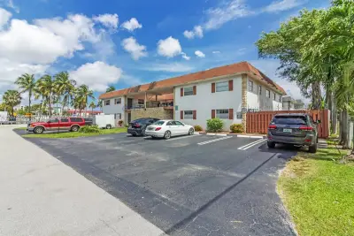 344 SW 1st St #6, Pompano Beach: photo 1 of 13
