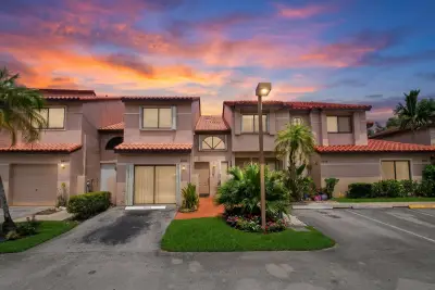 3605 Inverrary Blvd W, Lauderhill: photo 1 of 1