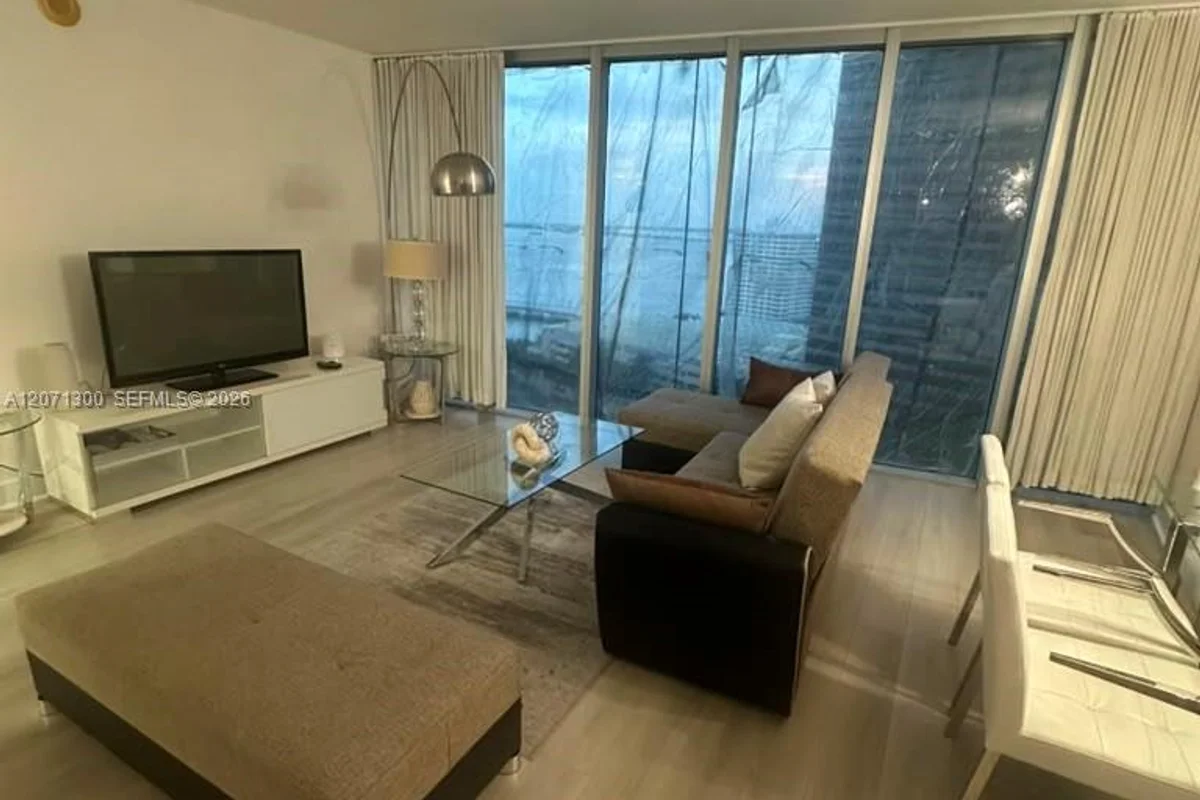 485 Brickell Ave #1908, Miami: photo 1 of 18