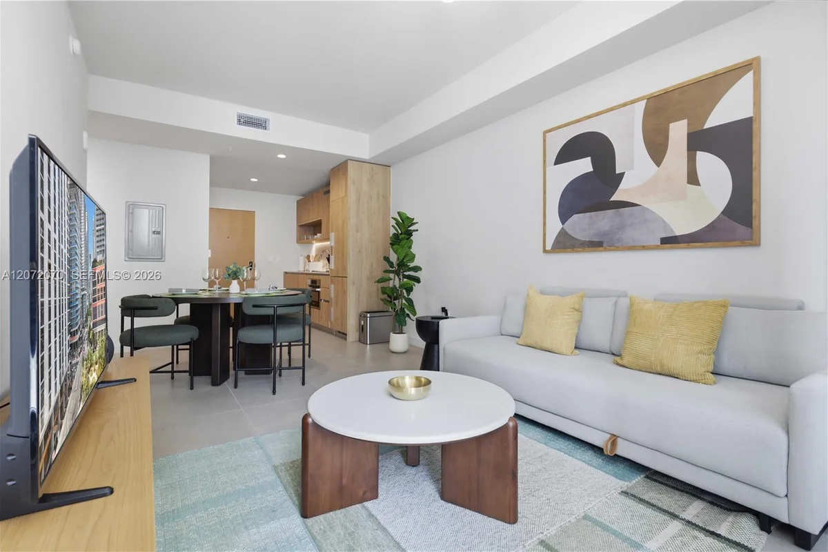 Condo in Miami: photo 1 of 33