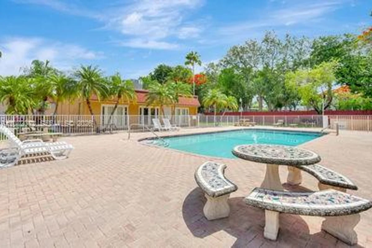 9972 SW 88th St #1128, Miami: photo 1 of 13