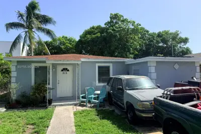 512 Independence Rd, West Palm Beach: photo 1 of 33