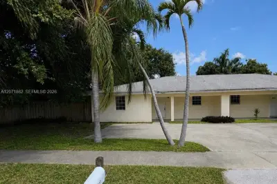 2653 SW 51st St #1, Fort Lauderdale: photo 1 of 14