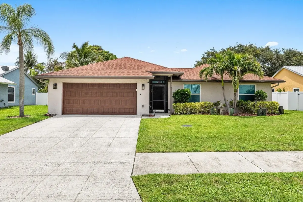 200 Park Pl, Jupiter: photo 1 of 48