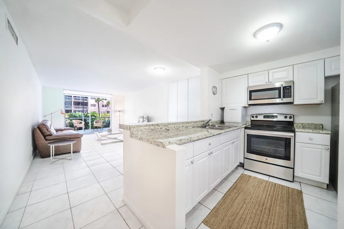 501 NE 14th Ave #103, Hallandale Beach: photo 1 of 81