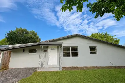 1980 SW 66th Ave, North Lauderdale: photo 1 of 35
