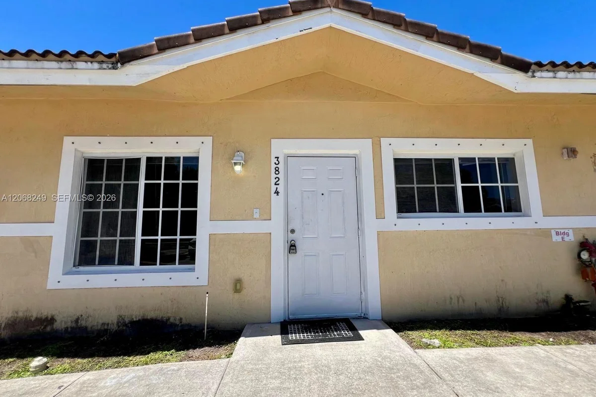 3824 SW 48th Ave, Hollywood: photo 1 of 27