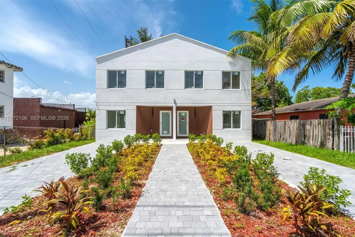 1627 NW 40th St, Miami: photo 1 of 24