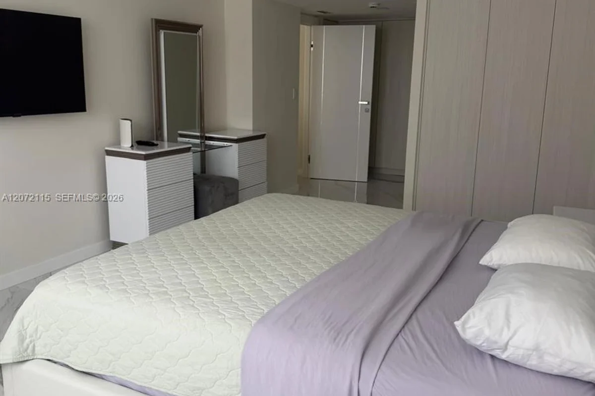 251 174th St #1414, Sunny Isles Beach: photo 1 of 18