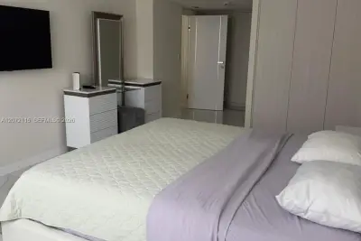 251 174th St #1414, Sunny Isles Beach: photo 1 of 18