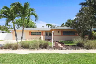 1259 SW 7th St, Boca Raton: photo 1 of 4