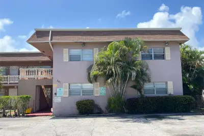 241 SE 9th Ave #109, Pompano Beach: photo 1 of 13