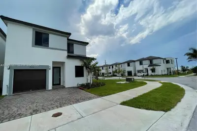 13624 SW 158th Ave, Miami: photo 1 of 20