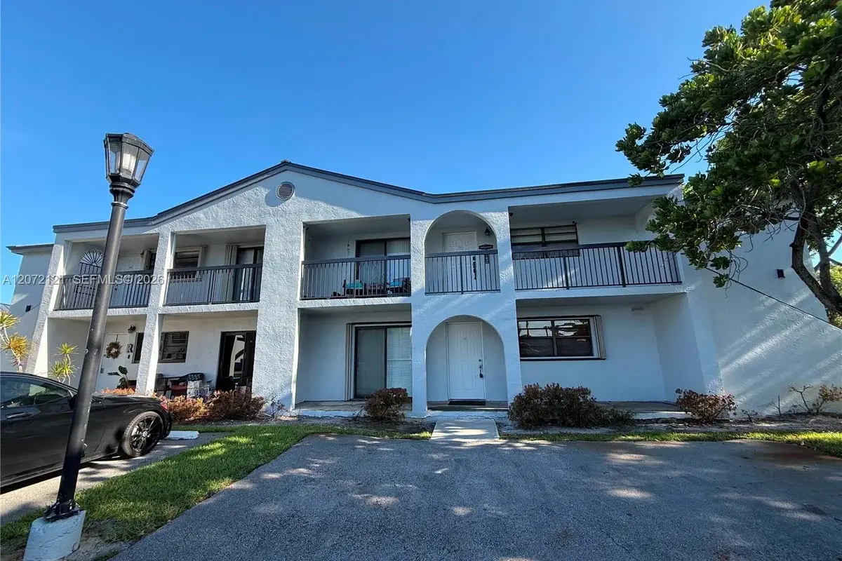 18200 Mediterranean Blvd #2201, Hialeah: photo 1 of 10