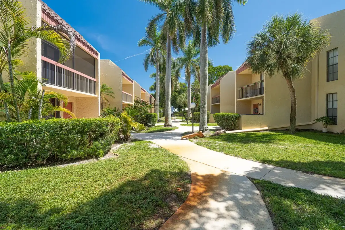 769 SE 1st Way, Deerfield Beach: photo 1 of 52