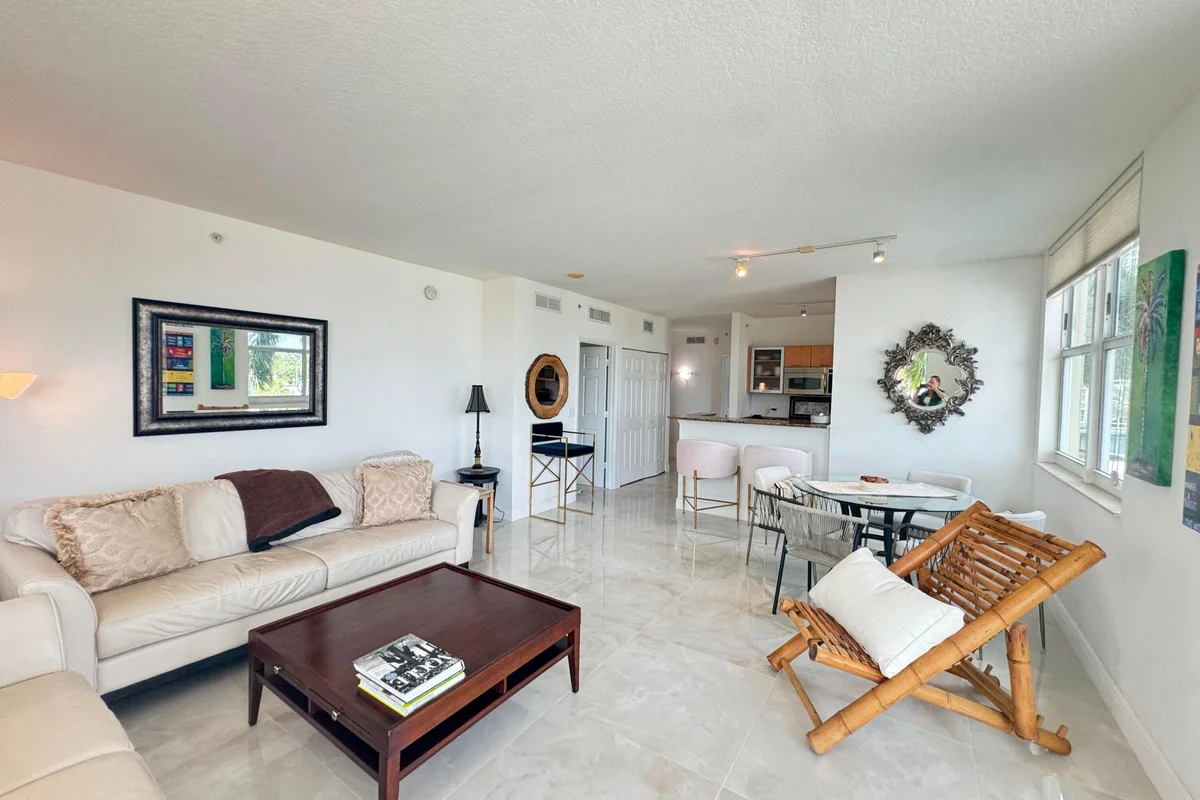 100 NE 6th St #307, Boynton Beach: photo 1 of 34