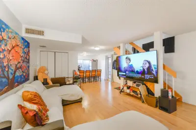 8923 NE 4th Ave Rd, Miami Shores: photo 1 of 33