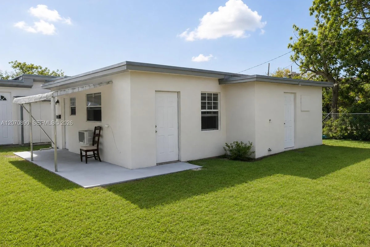 325 NE 108th St #1, Miami: photo 1 of 12