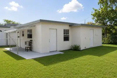 325 NE 108th St #1, Miami: photo 1 of 12