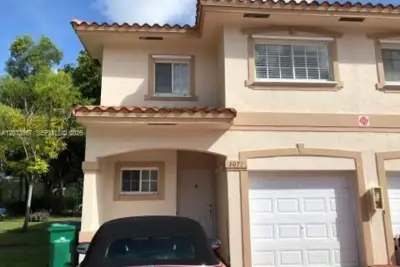 3071 Riverside Dr #11, Coral Springs: photo 1 of 11