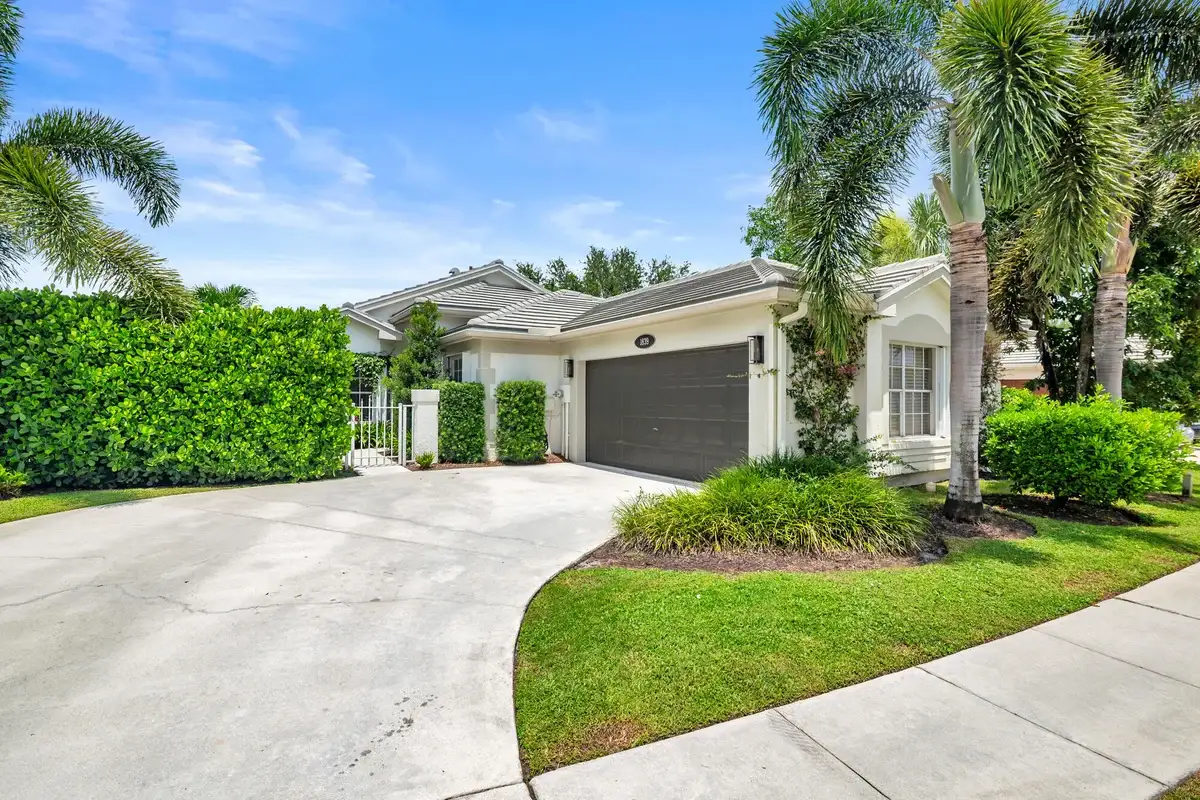 1839 S Club Dr, Wellington: photo 1 of 31