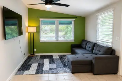 1716 NE 17th Way, Fort Lauderdale: photo 1 of 6