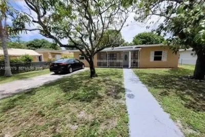1245 NW 126th St, North Miami: photo 1 of 20