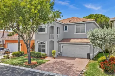 7654 NW 21st Dr, Pembroke Pines: photo 1 of 37