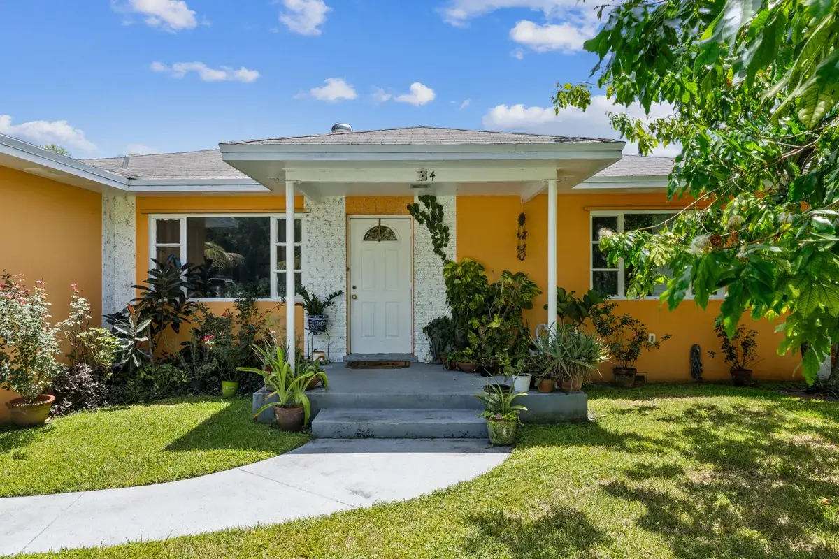 414 W Branch St, Lantana: photo 1 of 37