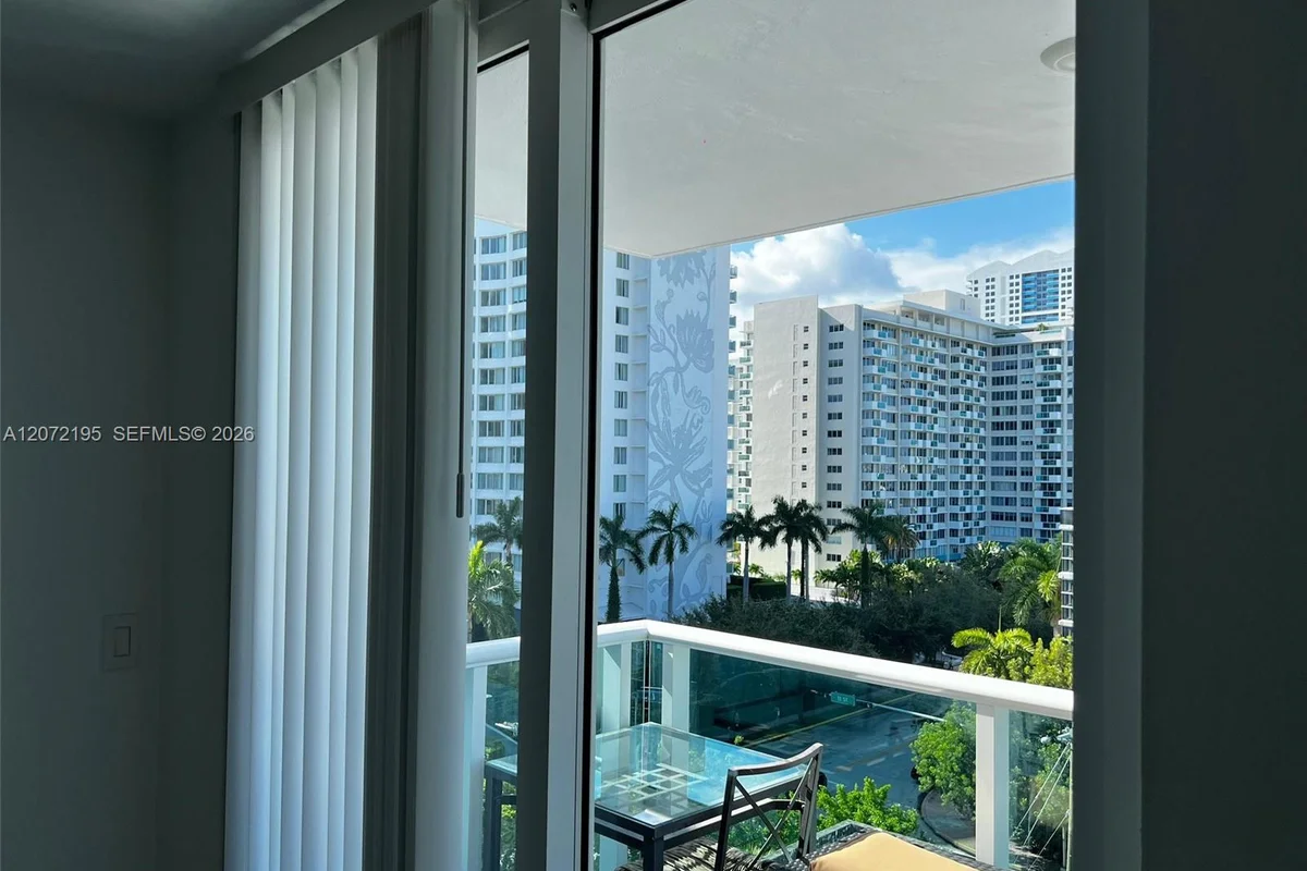 1035 West Ave #803, Miami Beach: photo 1 of 10