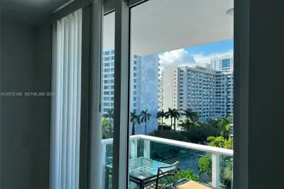 1035 West Ave #803, Miami Beach: photo 1 of 10