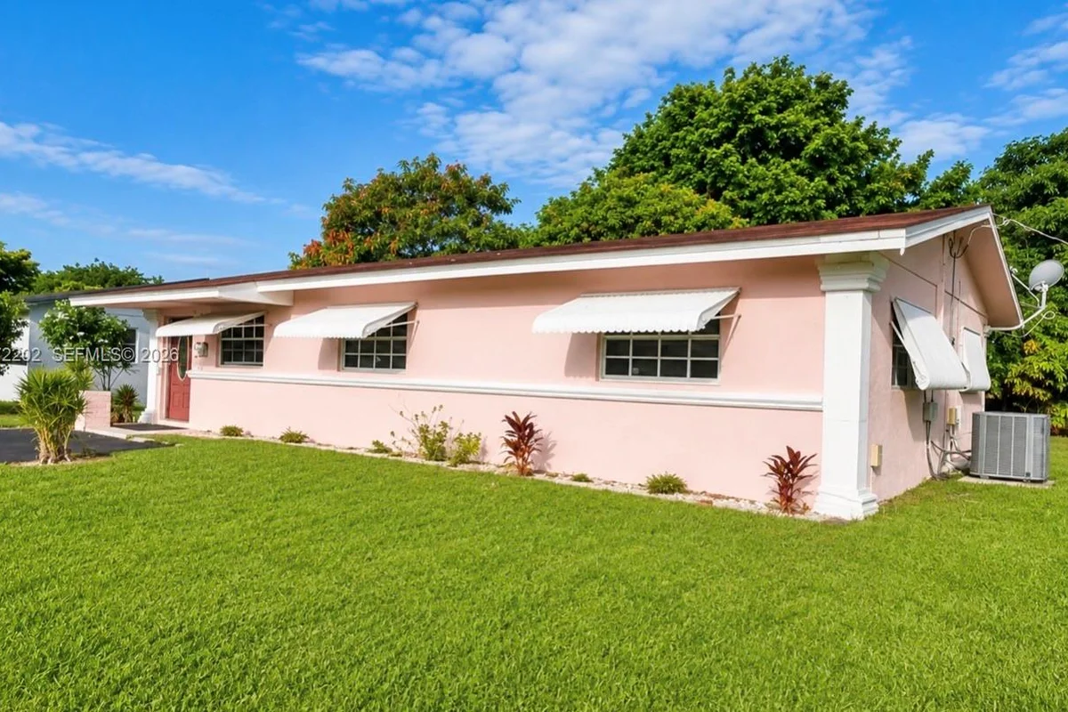 2221 NW 30th Way, Fort Lauderdale: photo 1 of 15