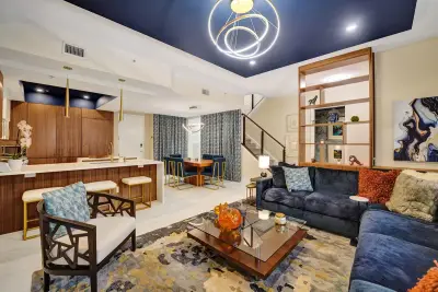 2617 NE 14th Ave #102, Wilton Manors: photo 1 of 59