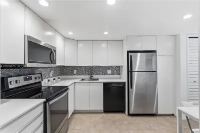 3970 Oaks Clubhouse Dr #306, Pompano Beach: photo 1 of 43