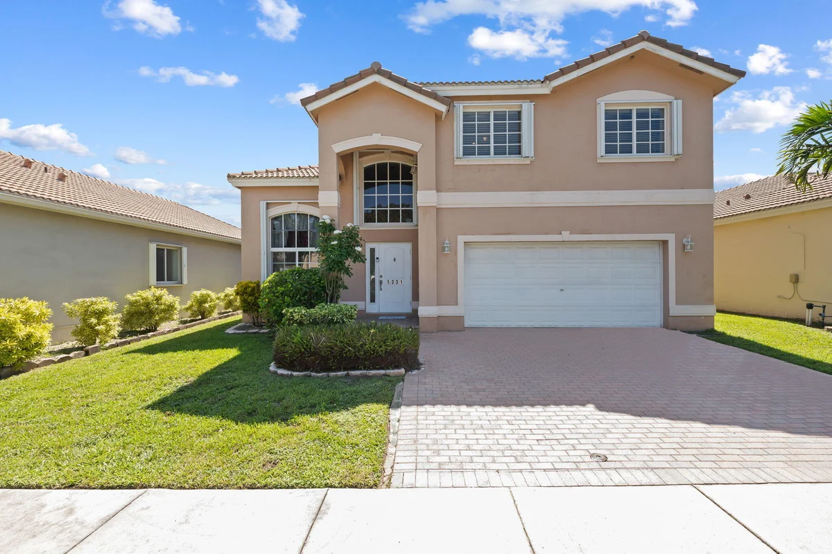 5331 NW 110th Ave, Doral: photo 1 of 33