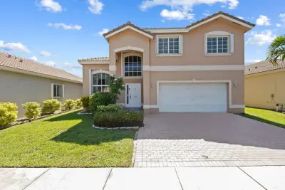 5331 NW 110th Ave, Doral: photo 1 of 33
