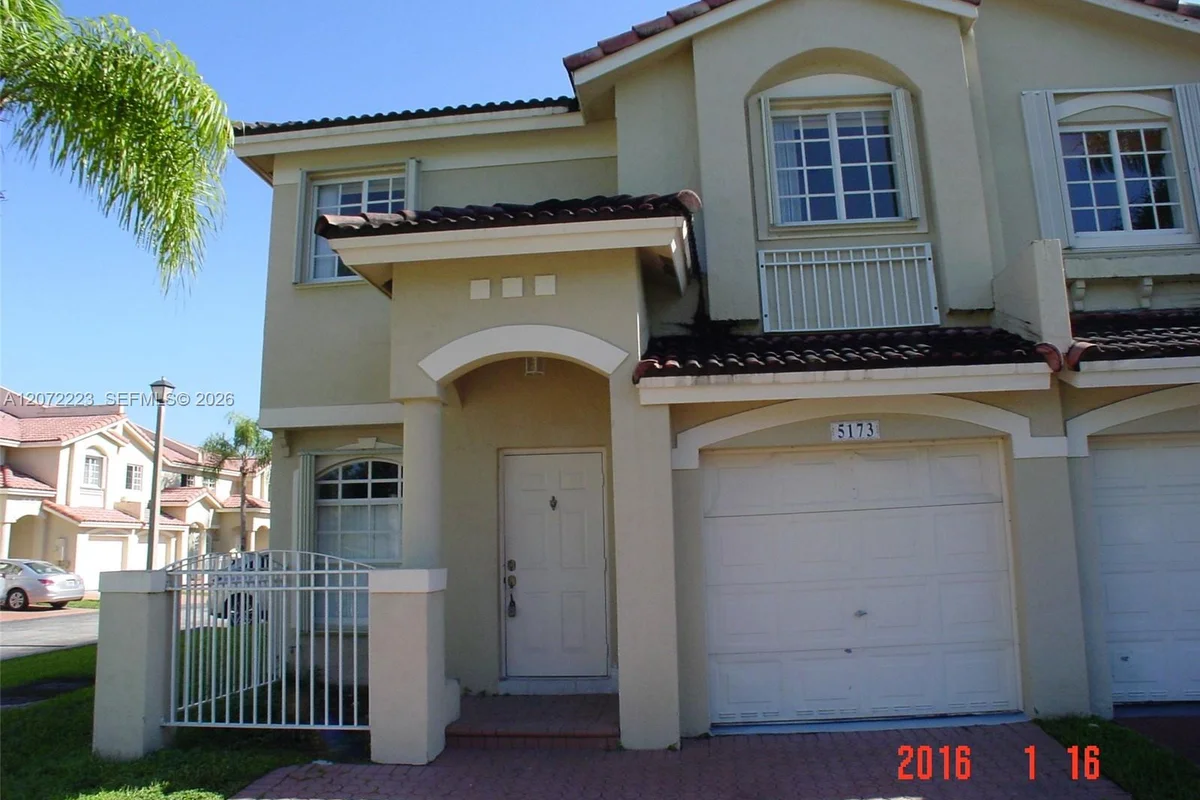 5173 NW 114th Pl, Doral: photo 1 of 33