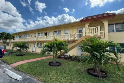160 NE 203rd Ter #E20, Miami Gardens: photo 1 of 26