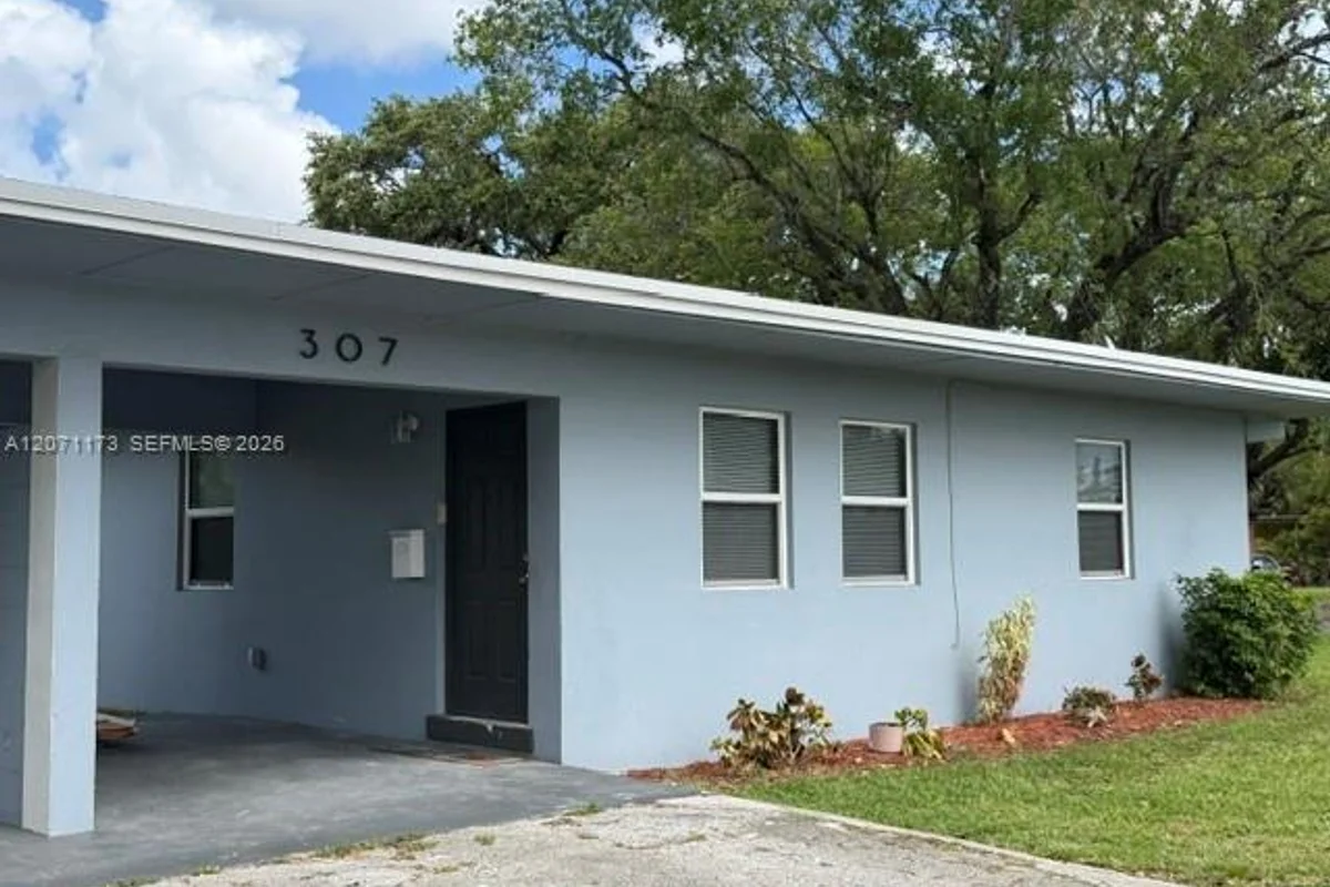 305 NW 12th Ave #1, Fort Lauderdale: photo 1 of 6