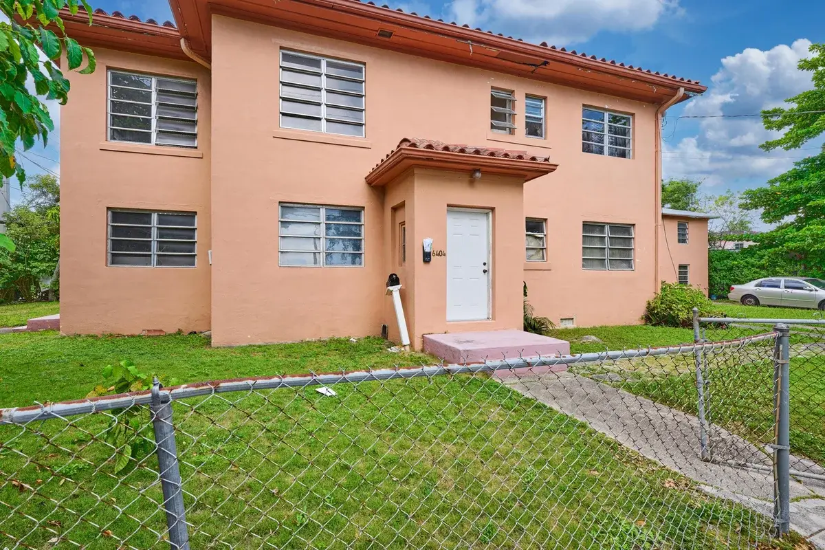499 NE 64th St, Miami: photo 1 of 52