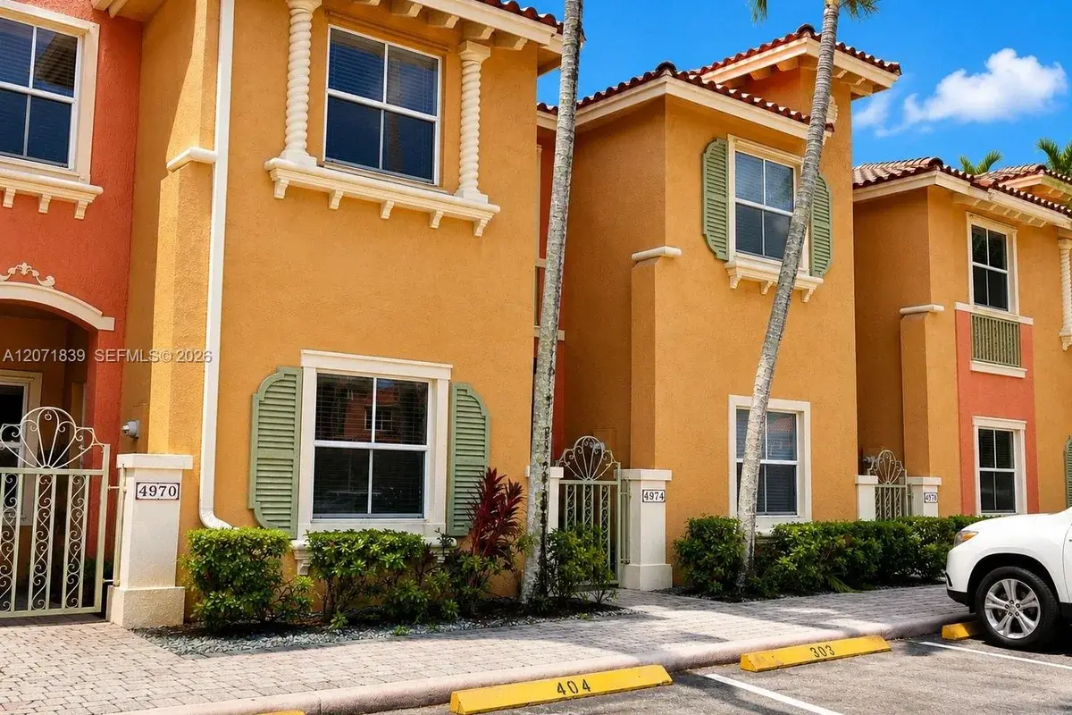 4974 E White Mangrove Way E, Dania Beach: photo 1 of 24