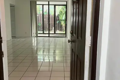 213 Lake Pointe Dr #112, Oakland Park: photo 1 of 9