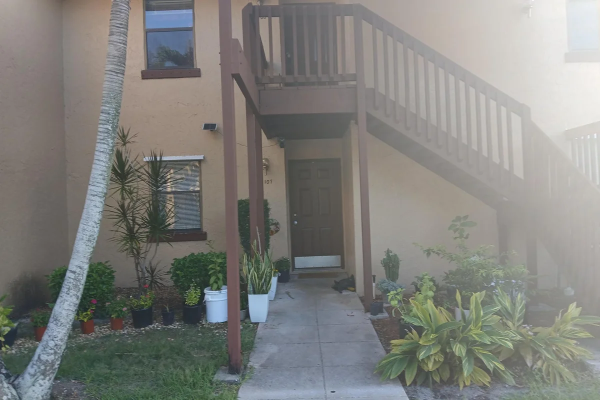 1108 Lakeview Dr E, Royal Palm Beach: photo 1 of 2