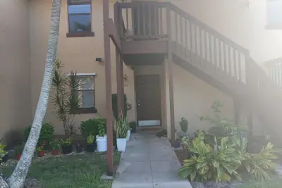 1108 Lakeview Dr E, Royal Palm Beach: photo 1 of 2