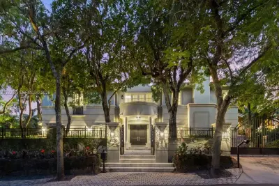 3460 S Moorings Way, Miami: photo 1 of 51